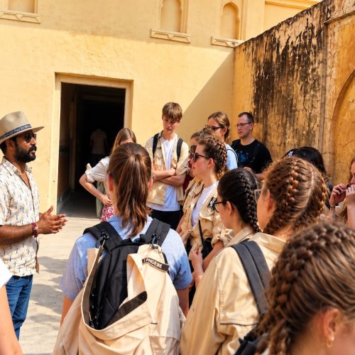 Local guide with travellers during a private Jaipur sightseeing tour